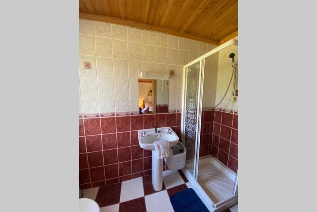 The Cosy Cabin Swinford Exterior photo