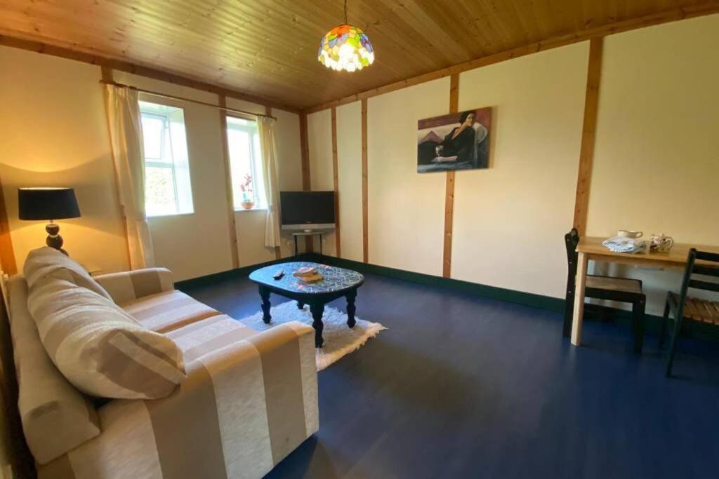 The Cosy Cabin Swinford Exterior photo